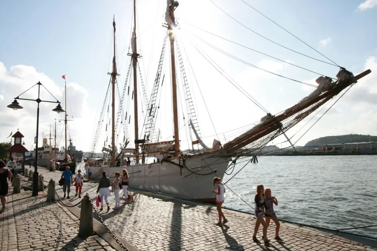 Slottsskogens Hostel