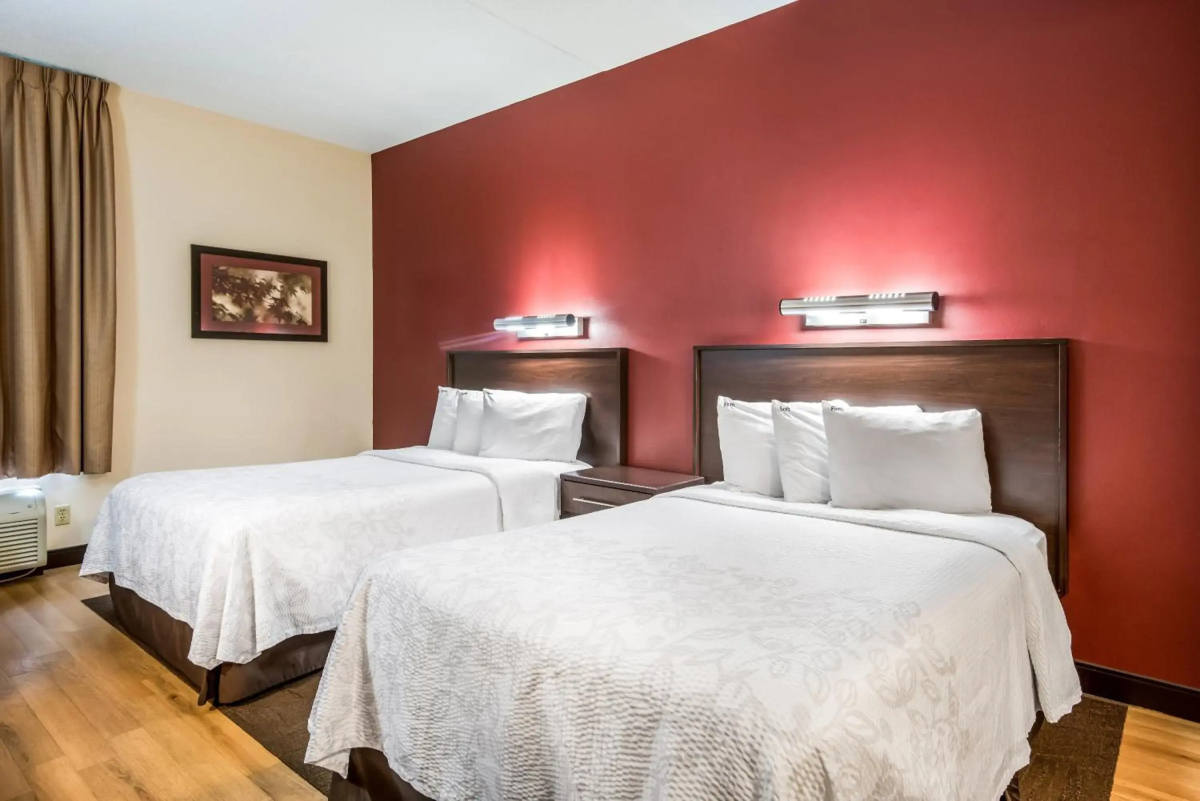 Red Roof Inn PLUS+ Long Island - Garden City