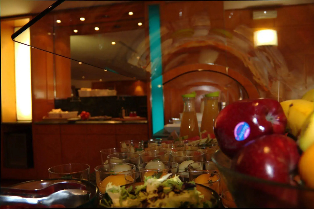 Chic & Basic Velvet Hotel