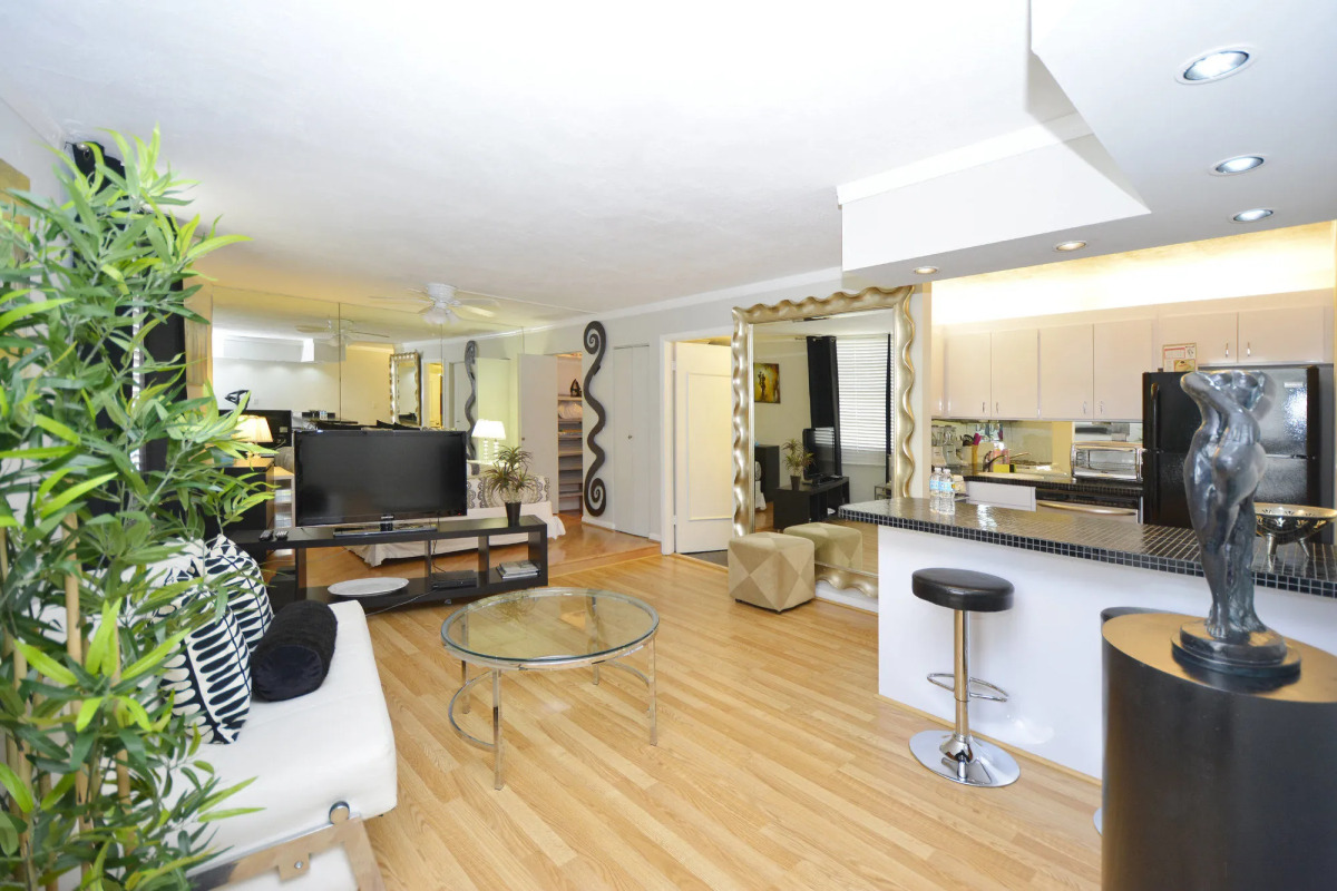 Art Deco Ocean Walk Apartments