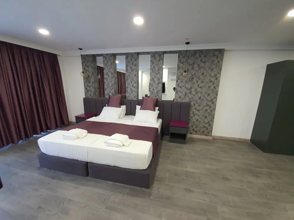 Karikatur Bi Hotel