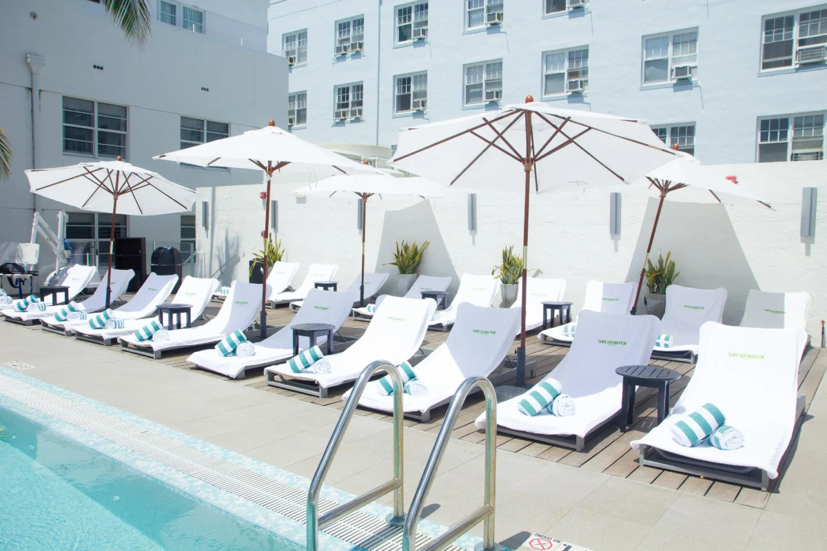 Hotel Breakwater South Beach