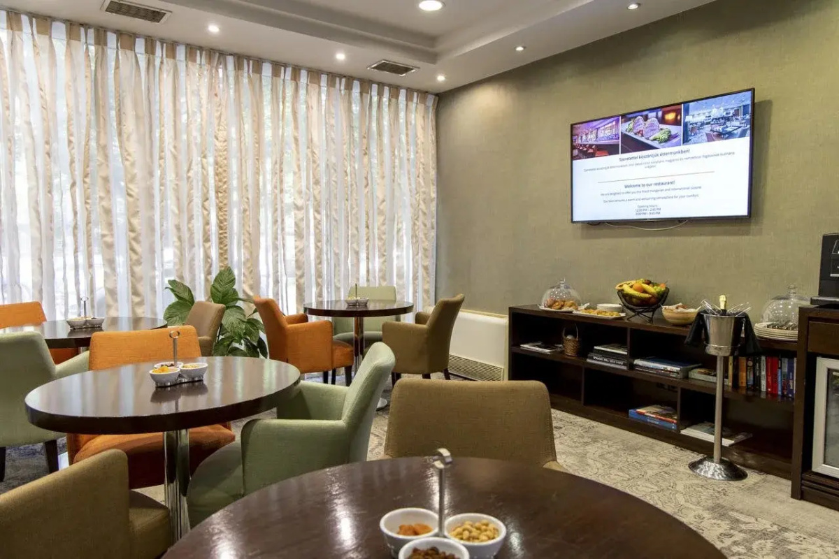 Lions Garden Hotel