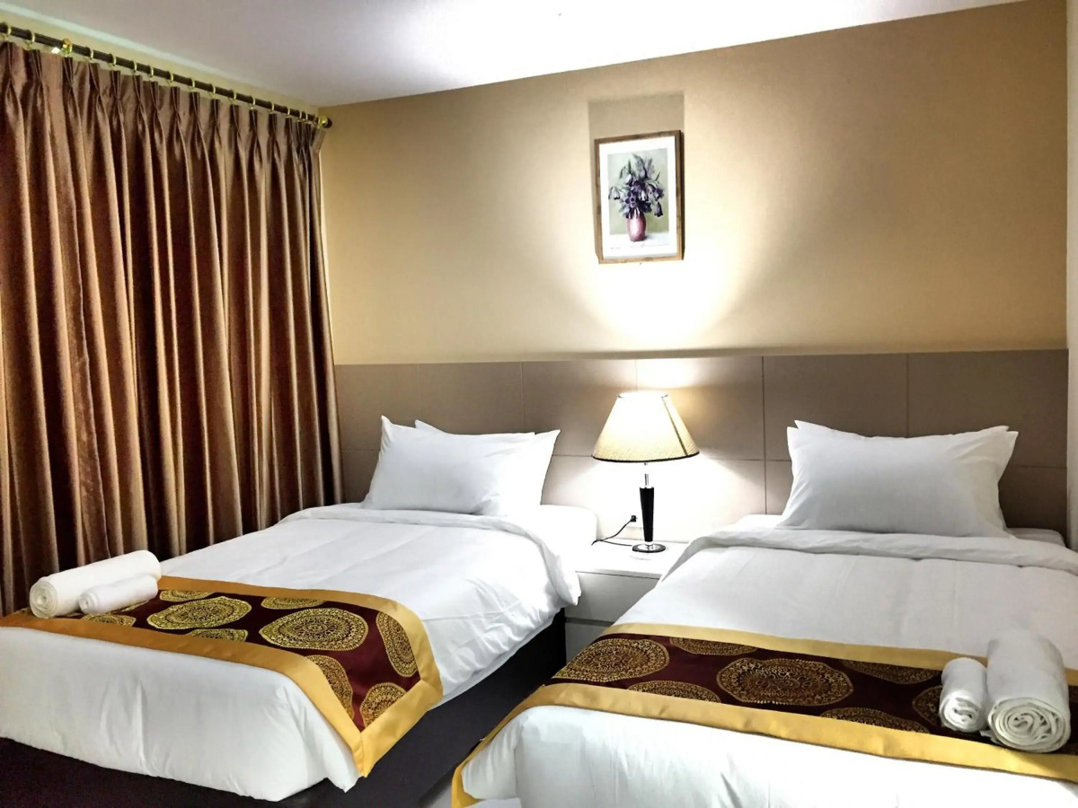 Top High Airport Link Hotel