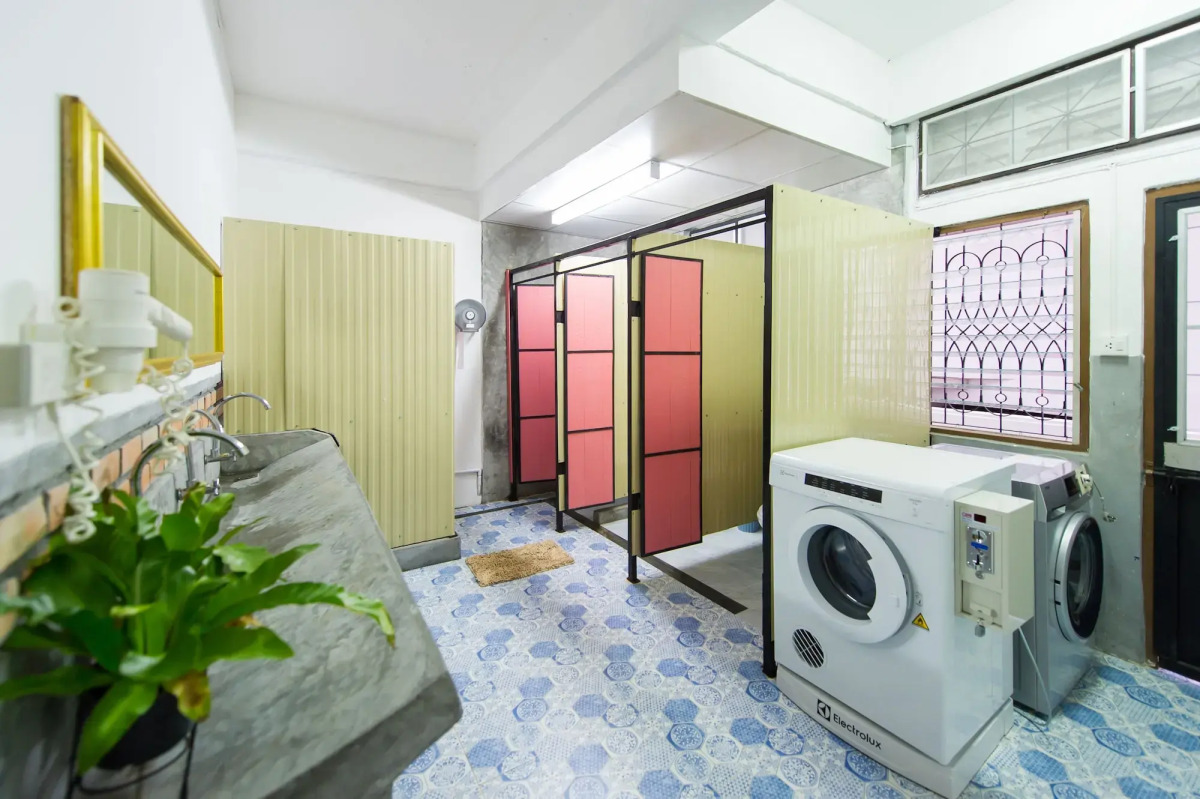 The Neighbors Hostel - Adults Only