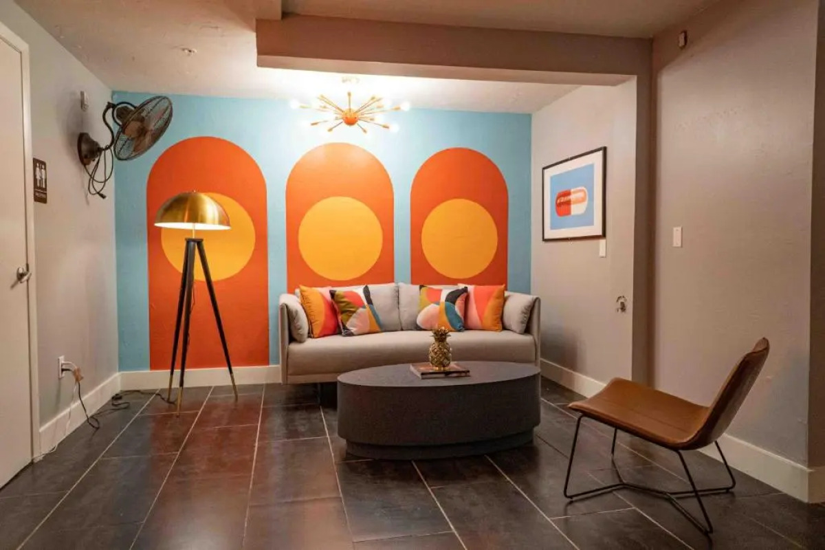 Beds n' Drinks Hostel