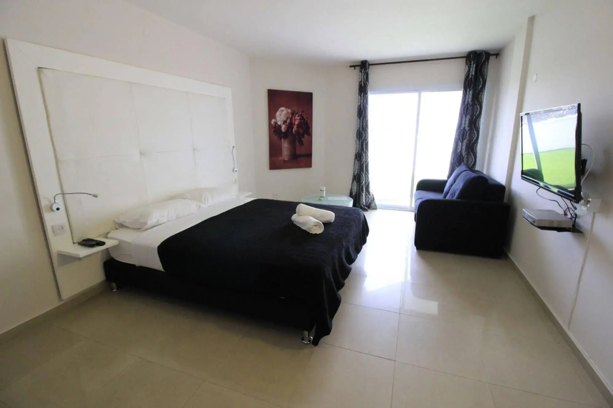 Rich Royal Suites
