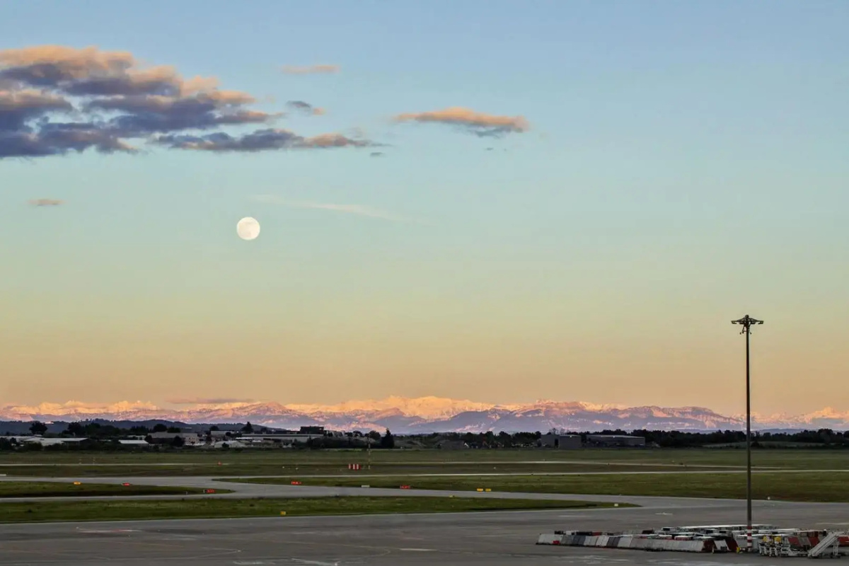 Moxy Lyon Airport