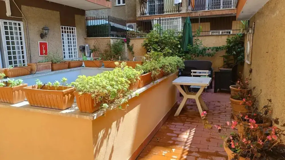 Vatican tiny house by Gialel