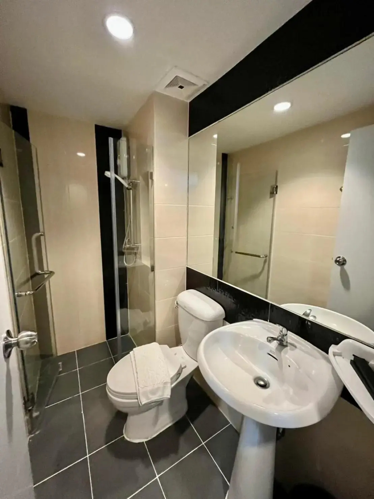 Top High Airport Link Hotel