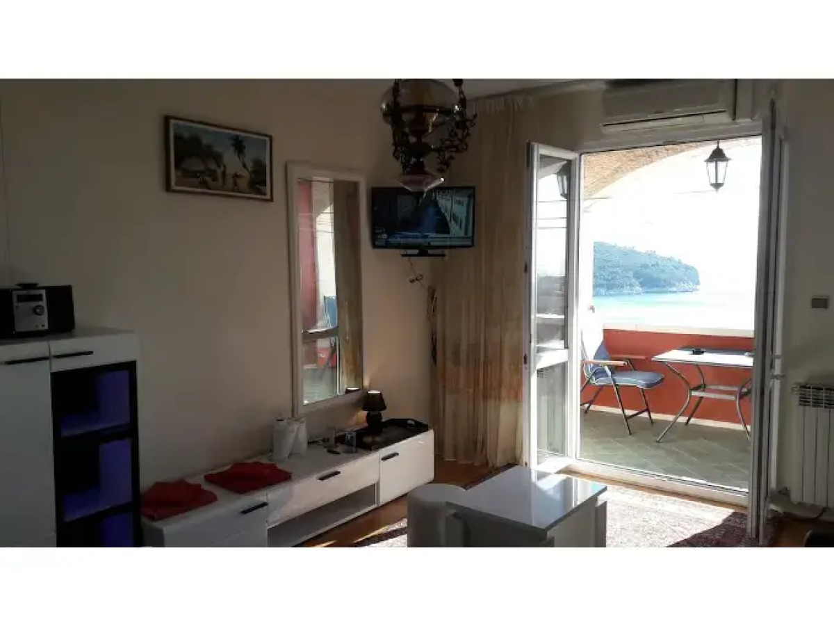 Apartment & Rooms House with Garden