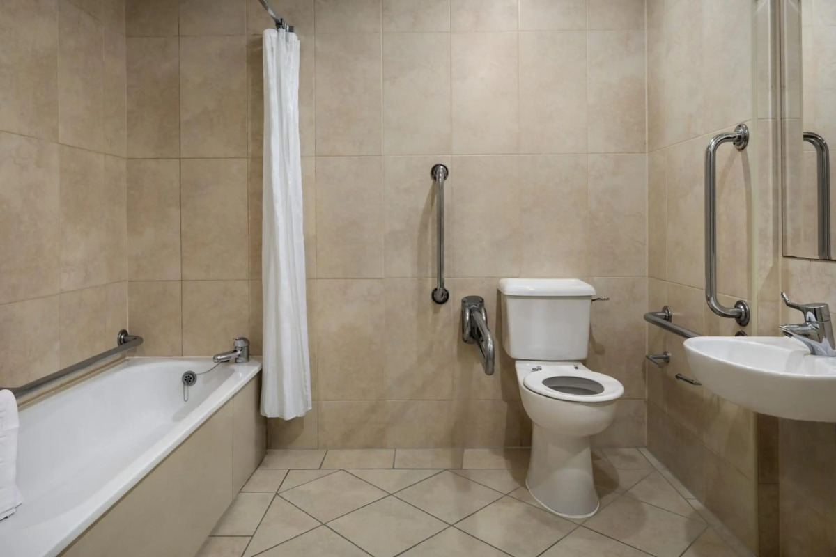 Ramada by Wyndham Cheltenham