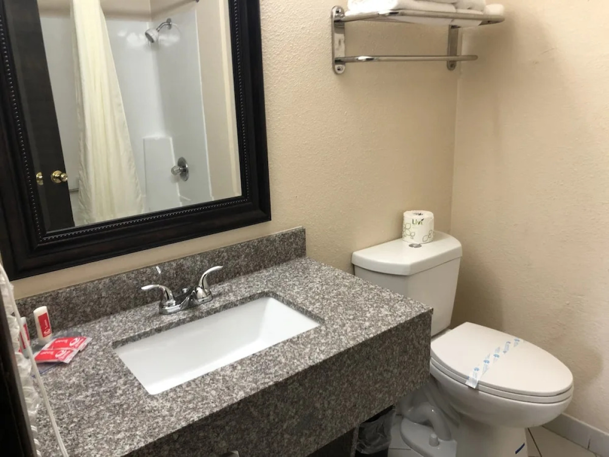 Econo Lodge Inn & Suites Central