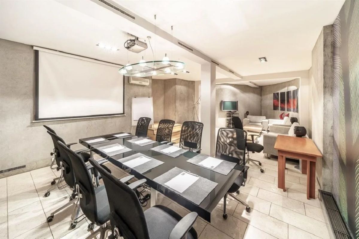 Rixwell Centra Hotel