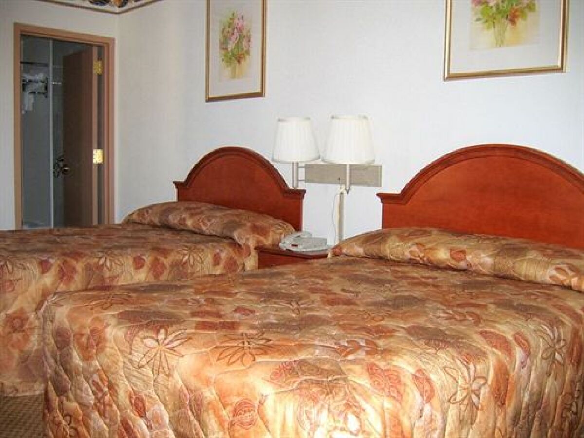 Red Carpet Inn Brooklyn