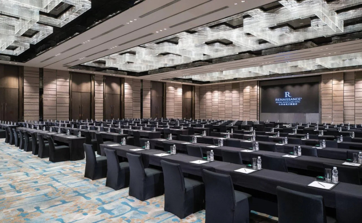 Отель Renaissance Beijing Wangfujing Hotel