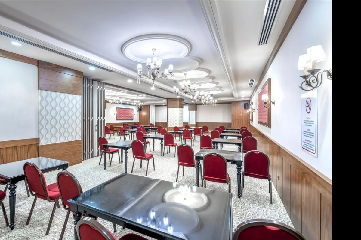 Hotel Orange Palace Side