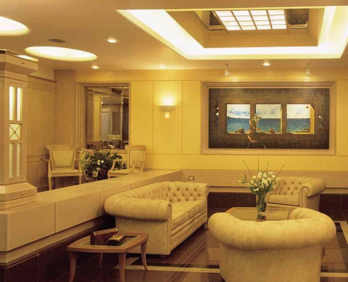 Holiday Suites