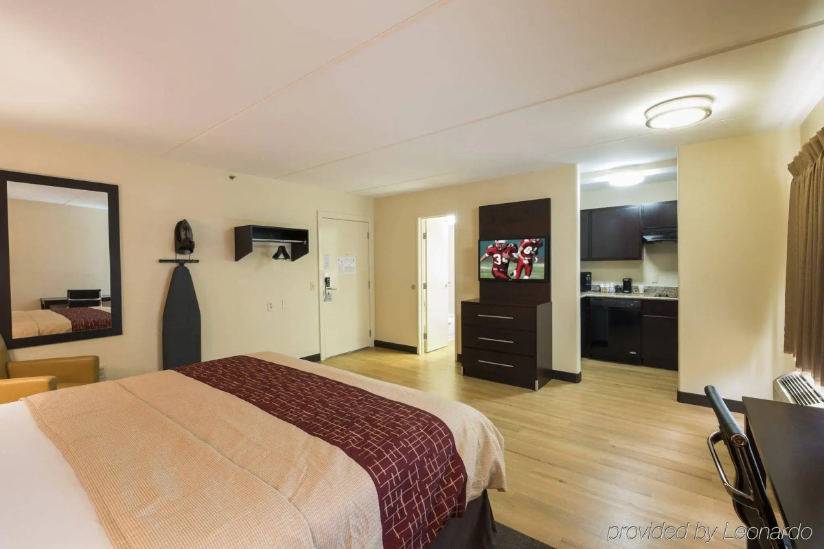 Red Roof Inn PLUS+ Houston - Energy Corridor