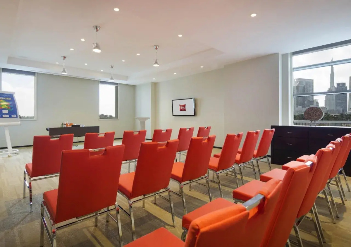 Отель ibis One Central Hotel