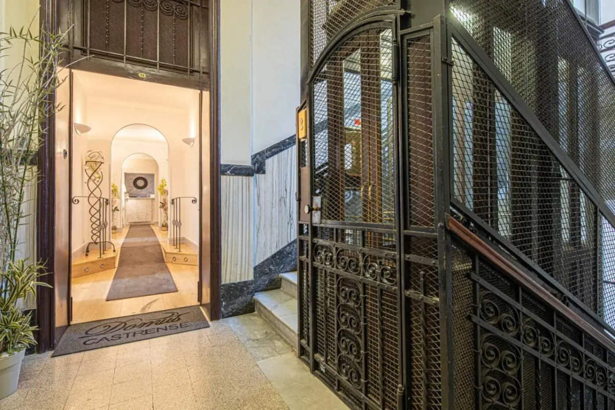 Отель Domus Castrense