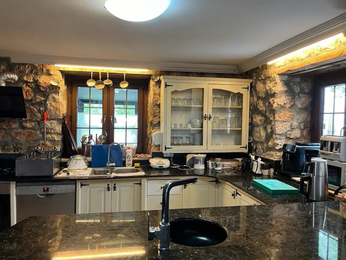Kale Lodge - Adults Only