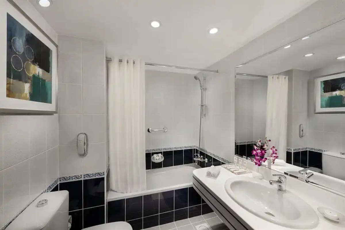 Savoy Crest Hotel Apartments