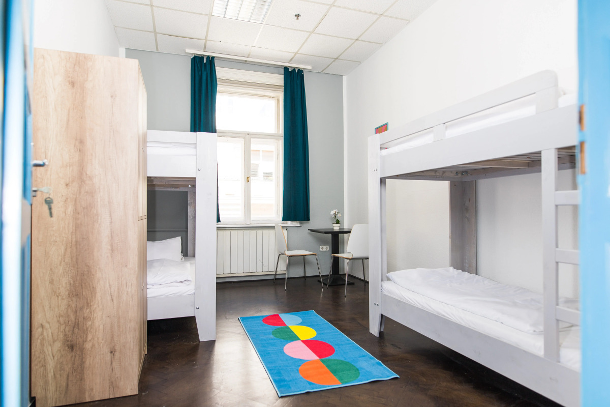 2B Hostel & Rooms