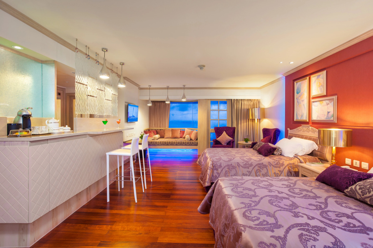 Diamond Cliff Resort & Spa, Patong Beach