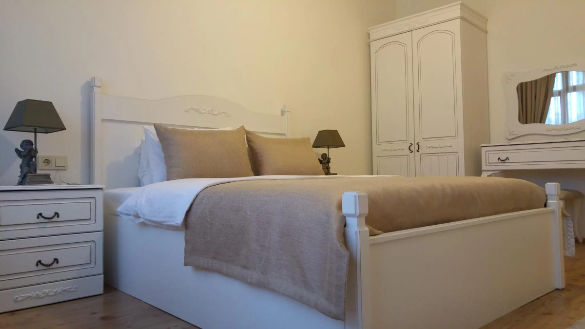 Old Town Deluxe Flats