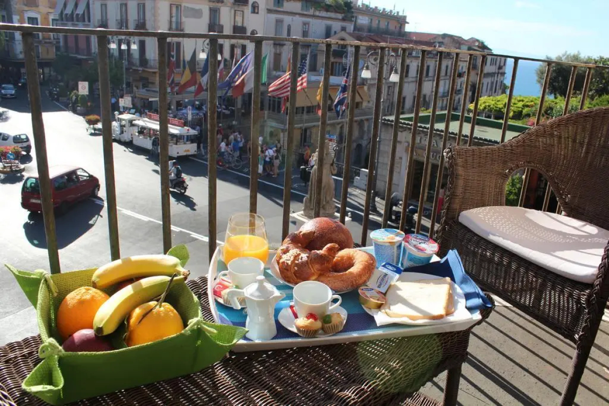 Piazza Tasso B&B