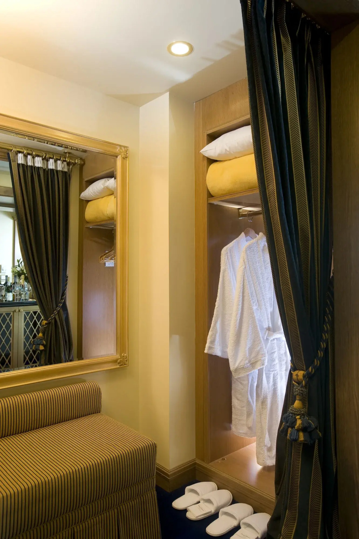 Отель Royal Olympic 