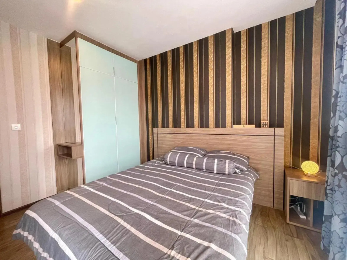 Simply Comfy Apartment by Patsamon