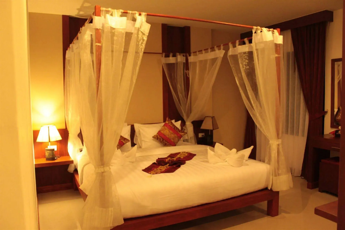 Patong Hemingway's Hotel