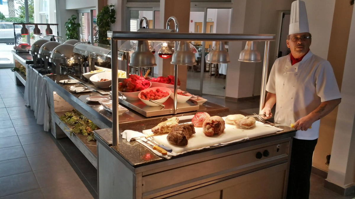 Mackenzie Beach Hotel & Apartments