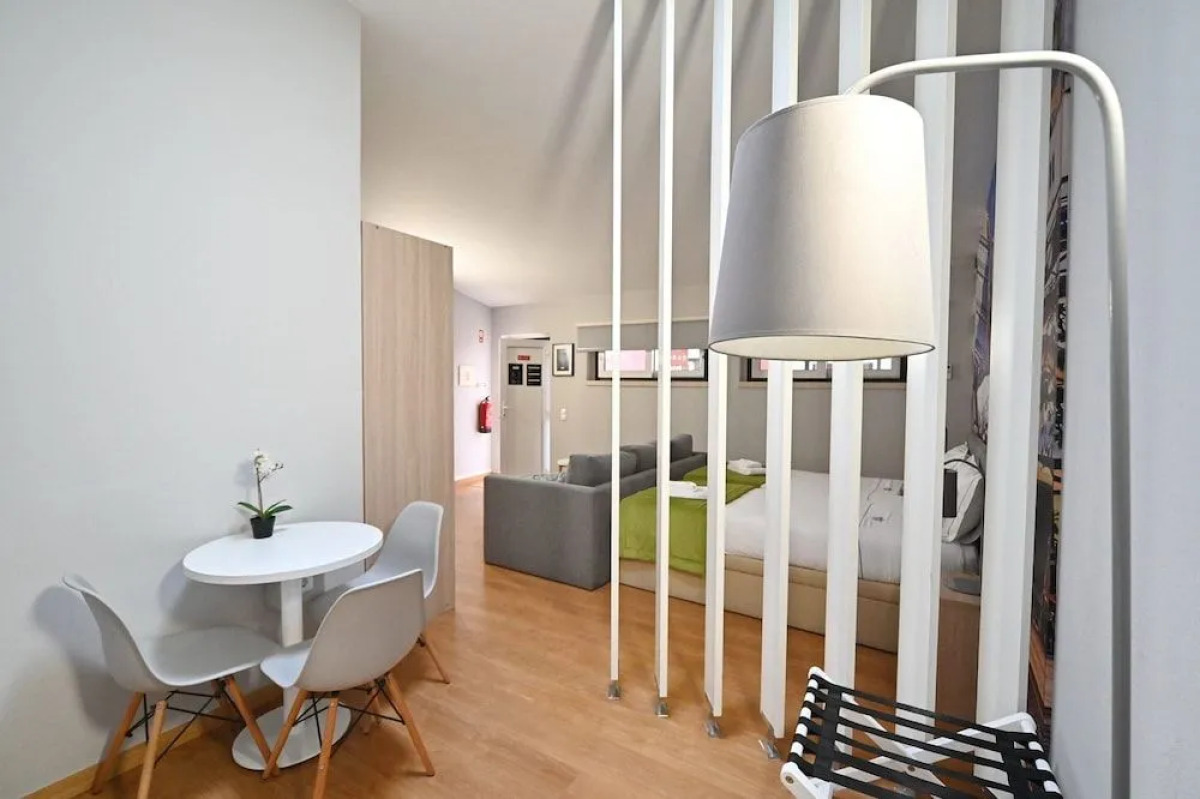 Famous Crows Lisbon Suites