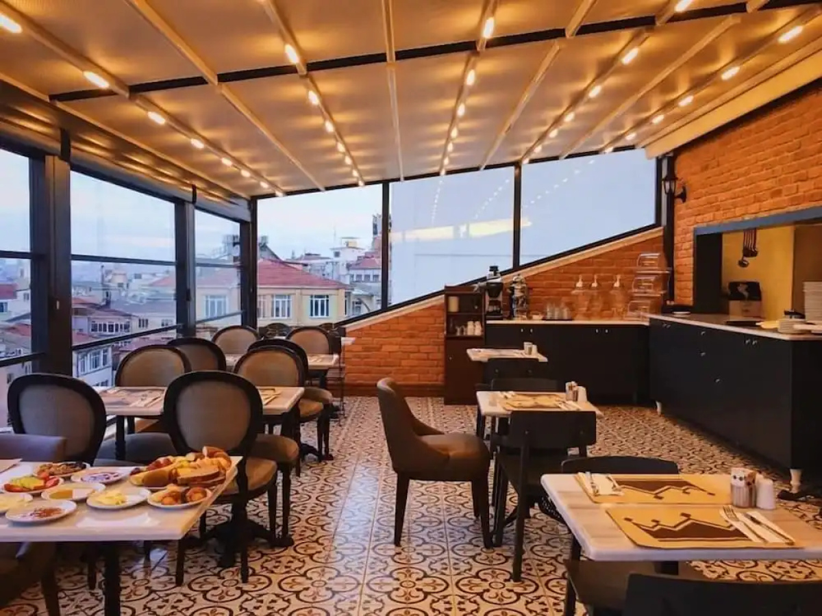 Meroddi La Porta Hotel