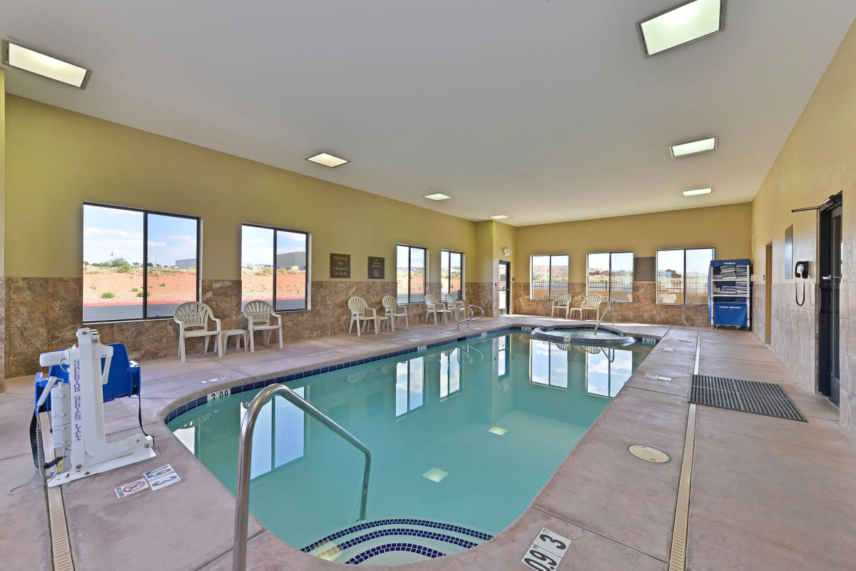 Comfort Inn & Suites Page at Lake Powell