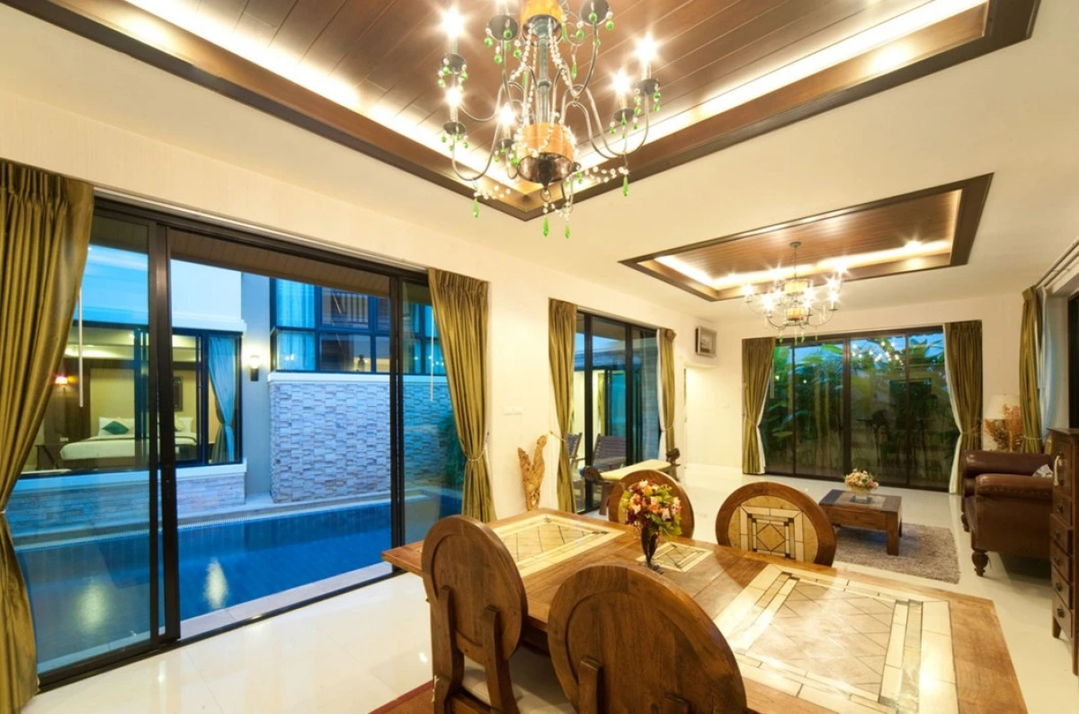 Dancenter Luxury Underwater World Pattaya