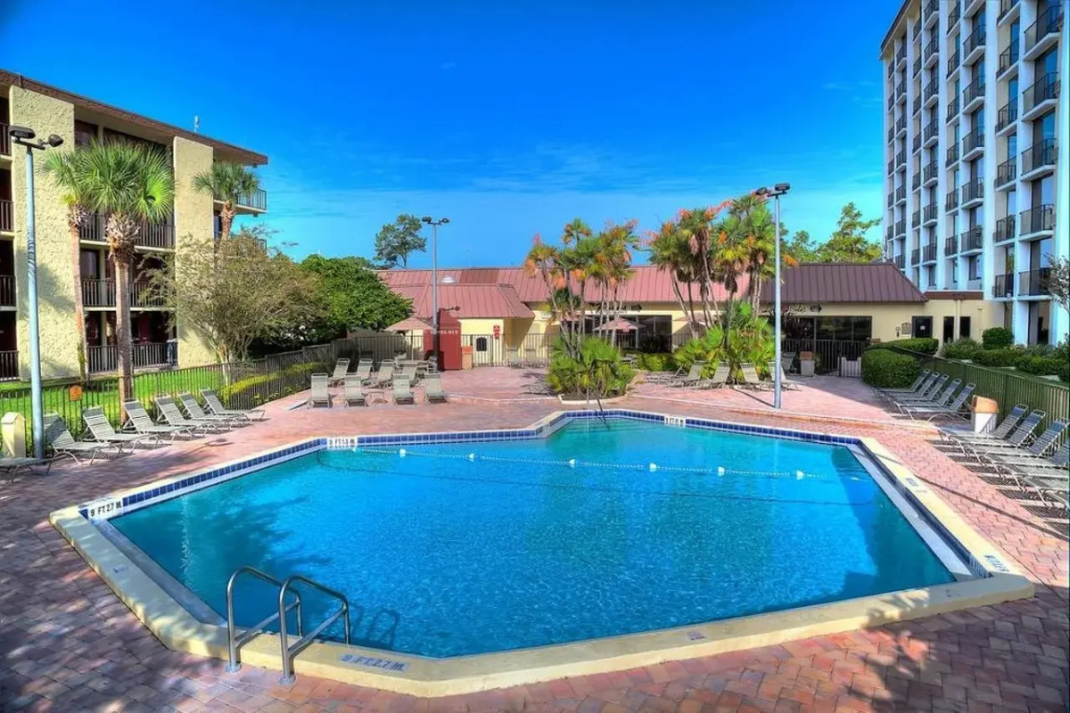 Rosen Inn, closest to Universal