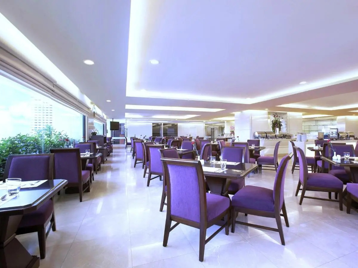 Отель Centre Point Silom