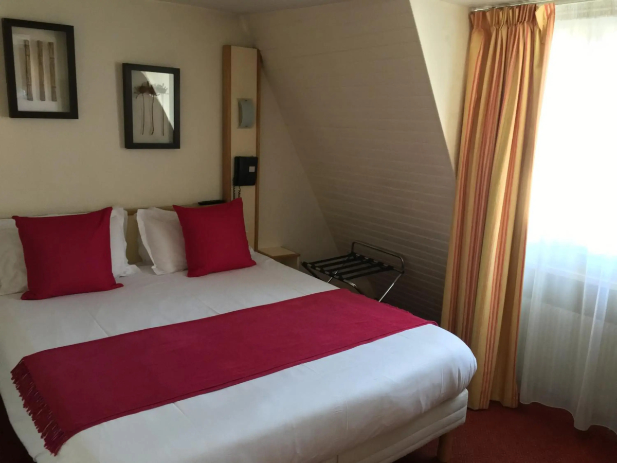 Le Dokhan’s Paris Arc de Triomphe, a Tribute Portfolio Hotel