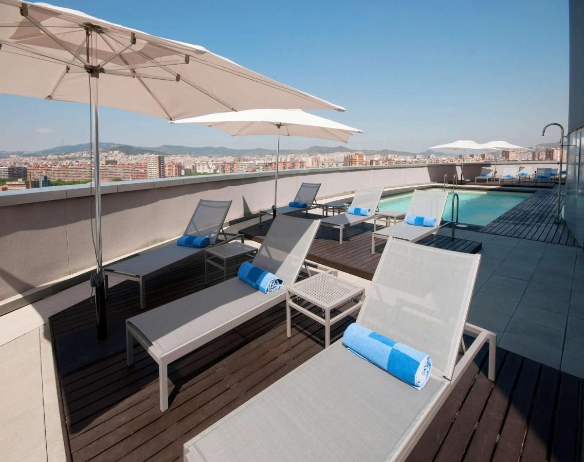 Отель Barcelona Condal Mar Affiliated by Meliá
