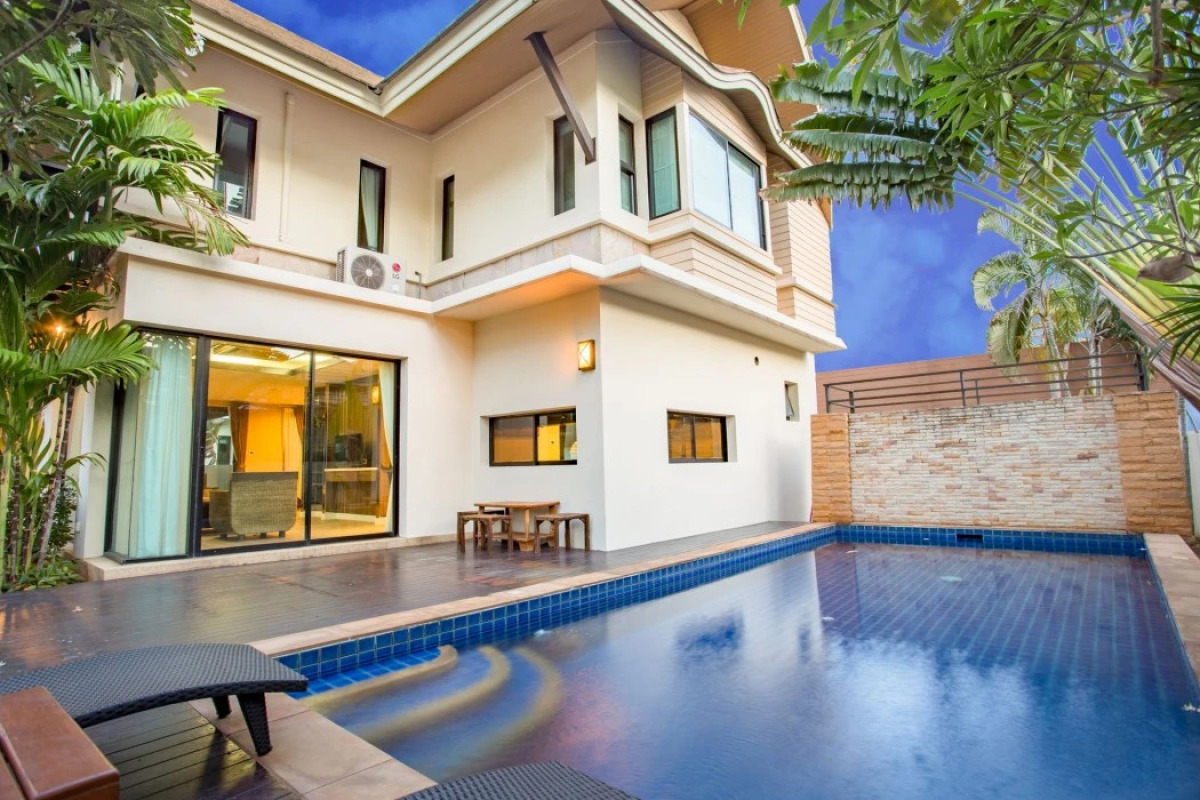 Dancenter Luxury Underwater World Pattaya