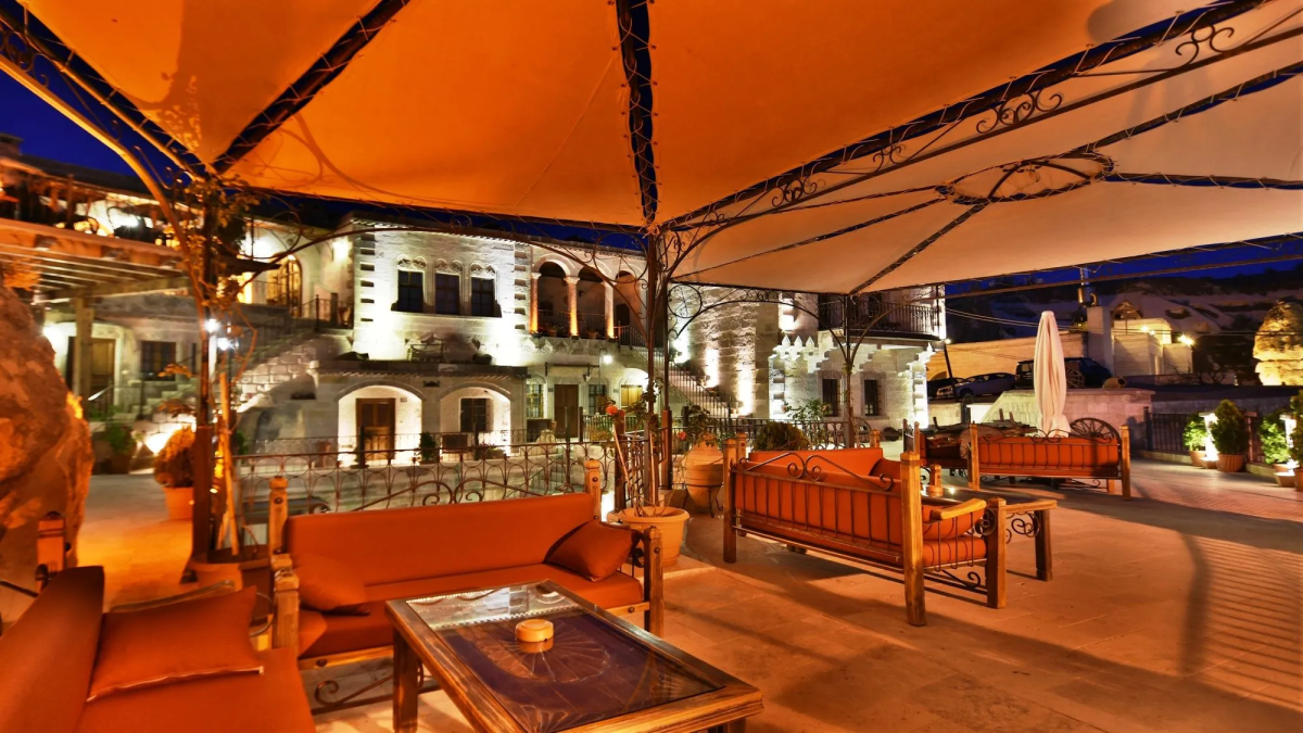 Harman Cave Hotel