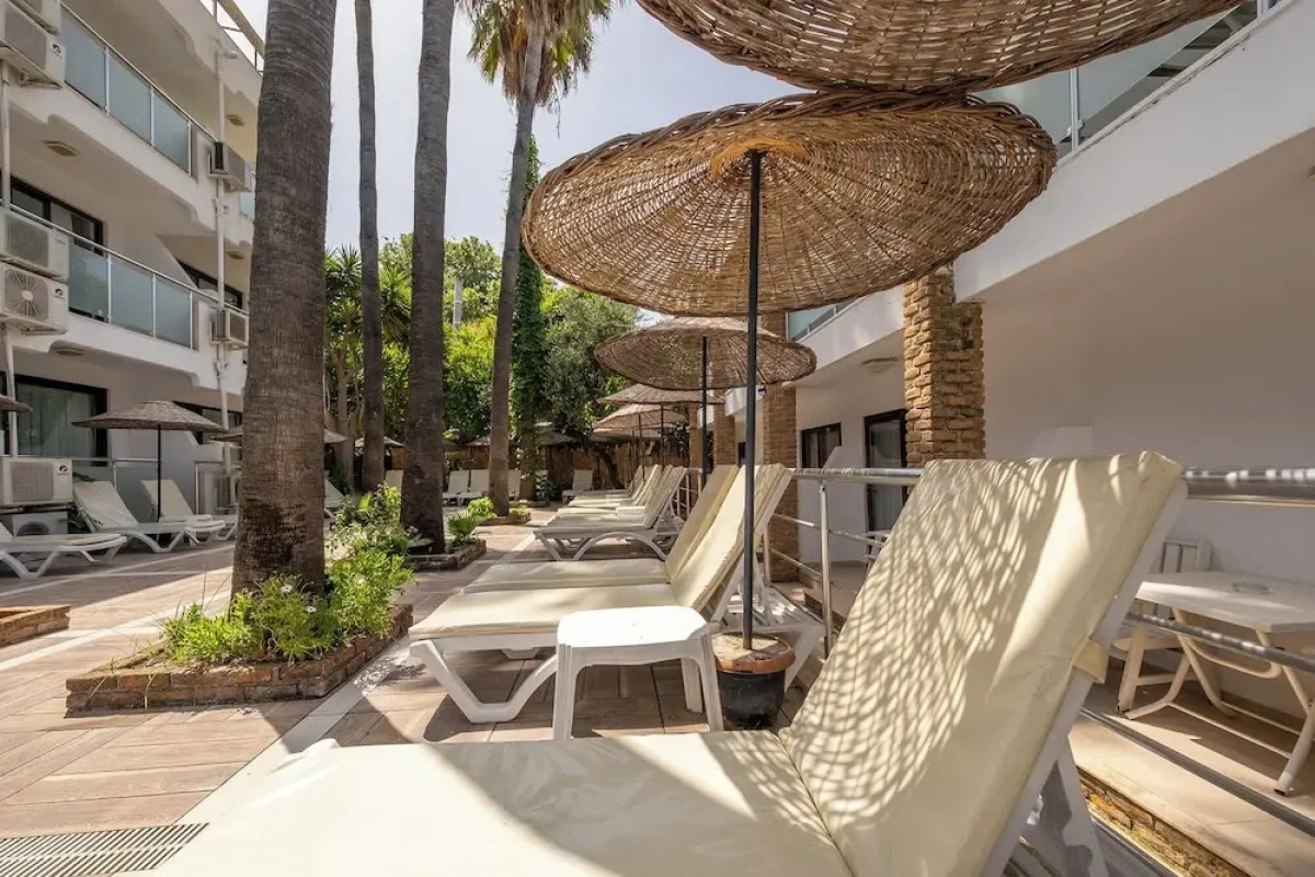 Tropic Beach Club Side
