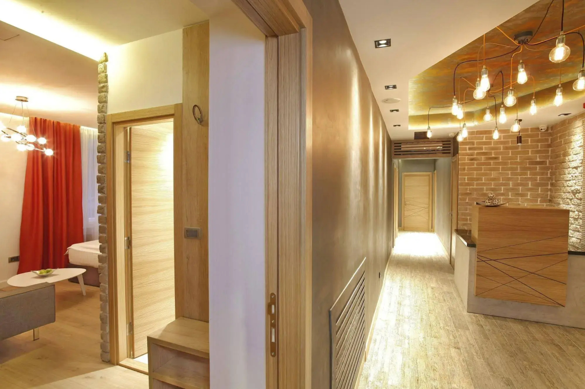 One Luxury Suites
