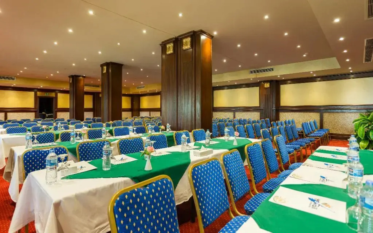 Hawaii Riviera Club Aqua Park - Families and Couples Only