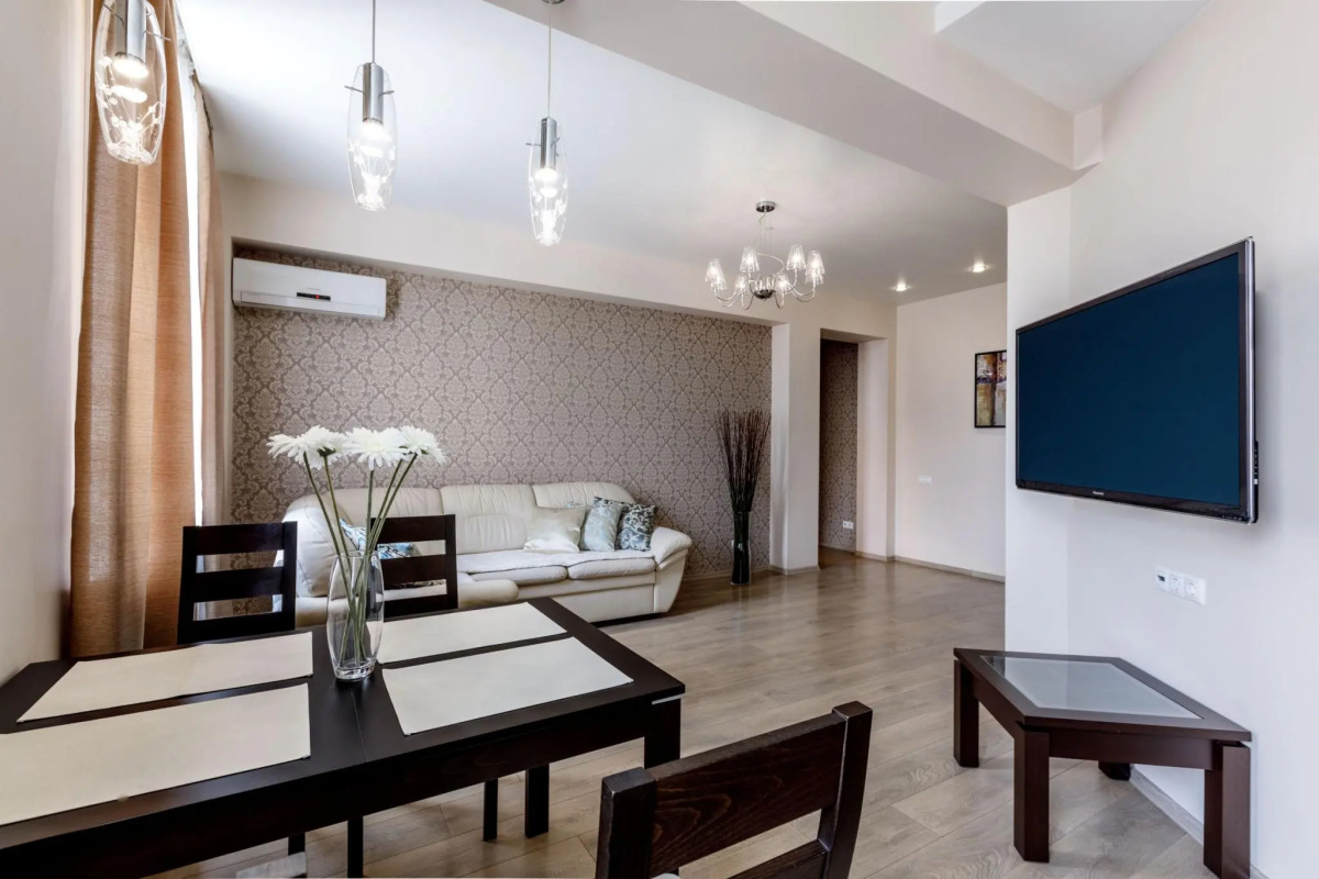 Аврора на улице 50 Лет Октября 15