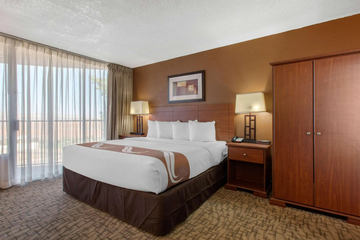 Quality Inn View of Lake Powell - Page